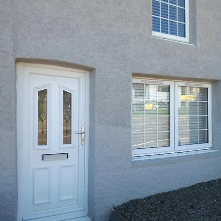 Sandy Cottage, Nr Eden & Beaches Holiday home *